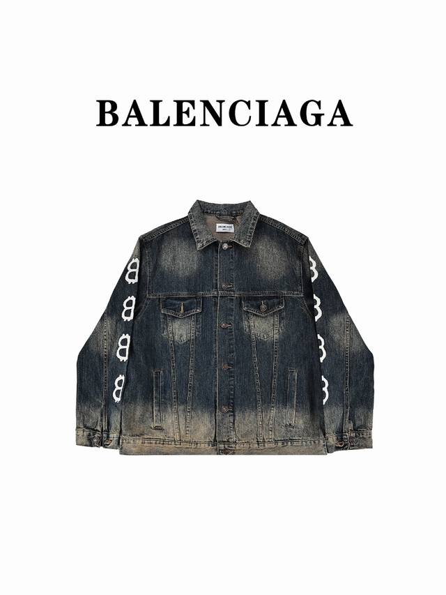 Balenciaga 巴黎世家 23Fw 双b手绘涂鸦印花牛仔外套 采用定织重磅牛仔面料高克重。独立五金开模成衣重工水洗成。 目前为止所有巴黎牛仔里里面最好看又