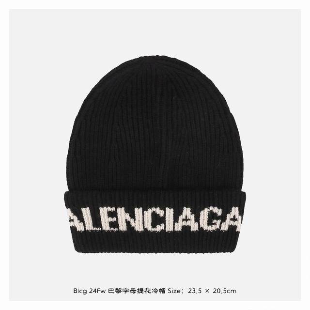 价格修订 Balenciaga 巴黎世家 24Fw 巴黎字母提花冷帽 此款巴黎经典款式冷帽，毛纱采用 %羊毛毛纱织造，帽檐位置黑面白底双层毛纱，加厚了帽檐的立体