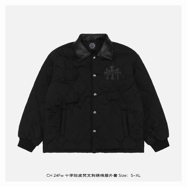 Chrome Hearts 克罗心 24Fw 十字贴皮梵文刺绣棉服外套 灵感源自八十年代复古，采用定制面料制作而成，官方同款，面料经过同缸染色工艺处理，手感舒适