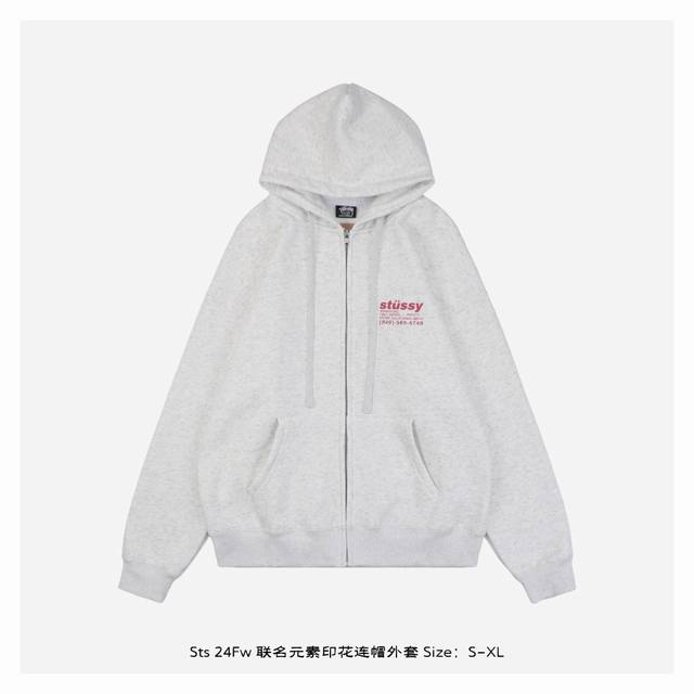 Stussy 斯图西 24Fw 联名元素印花连帽外套 面料采用400克重双股大毛圈面料，定制32支螺纹，成衣两遍水洗处理，面料舒适亲肤无异感，定制定染面料，纺织