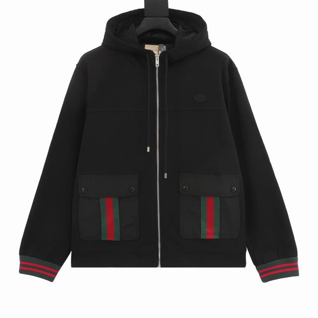 Gucci 古驰 织带口袋工装拉链外套 原版订制高品质面料开发 上手质感极佳 穿着非常舒适， 完美品质还原 做封胶长拉链设计 满满的细节感 经典品牌版型 上身效