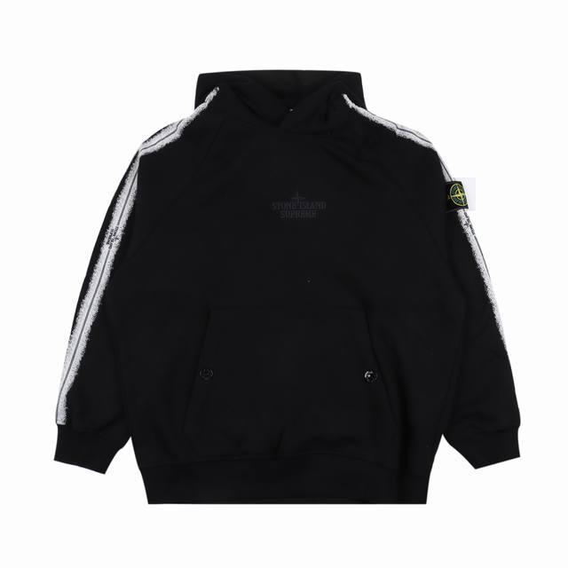 Supreme Week12 X Stone Island 石头岛合作联名款侧边纹连帽加绒卫衣 采用400G纯棉加绒面料 定制五金纽扣 带字母logo 田岛刺绣