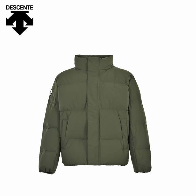 Descente 迪桑特 23Fw 反光字母羽绒服 这款衣服设计感十足，穿上身后线条感十足，时尚感非常强 结合了最流行的面包服的设计 男女同穿 绿色 白色 黑色