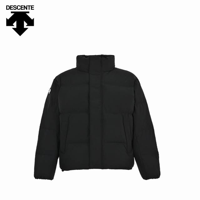 Descente 迪桑特 23Fw 反光字母羽绒服 这款衣服设计感十足，穿上身后线条感十足，时尚感非常强 结合了最流行的面包服的设计 男女同穿 绿色 白色 黑色