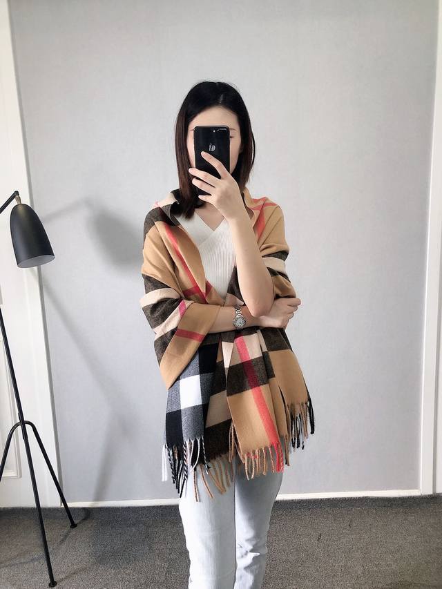 Burberry 巴宝莉 全套包装发票男女同款混绒品质轻奢品质顶级高端货现货发行巴宝莉专柜超爆万年款 经典巴格 羊绒围巾品质手感好到不行高尖端产物绝对令人尖叫的