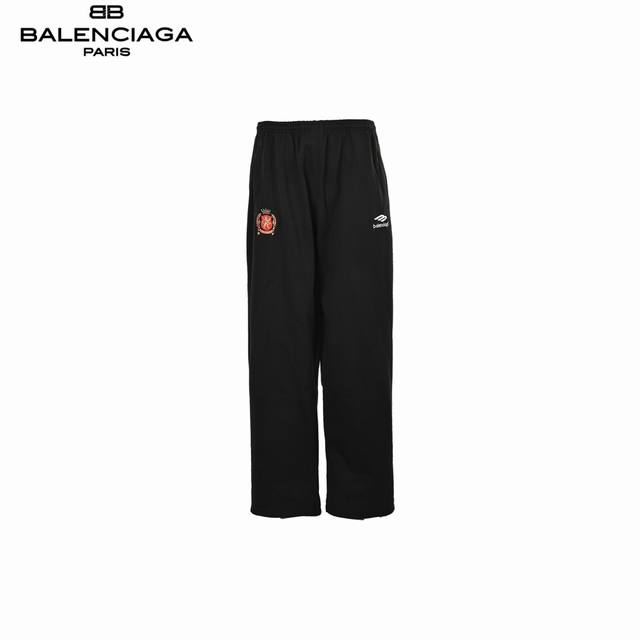 Balenciaga 巴黎世家 曼联足球长裤 此款采用32支单精梳紧密纺底6支精棉做洗后380克加密卫衣布，采用进口环保染料做能撞白的黑色。面部食毛底部烧毛除尘