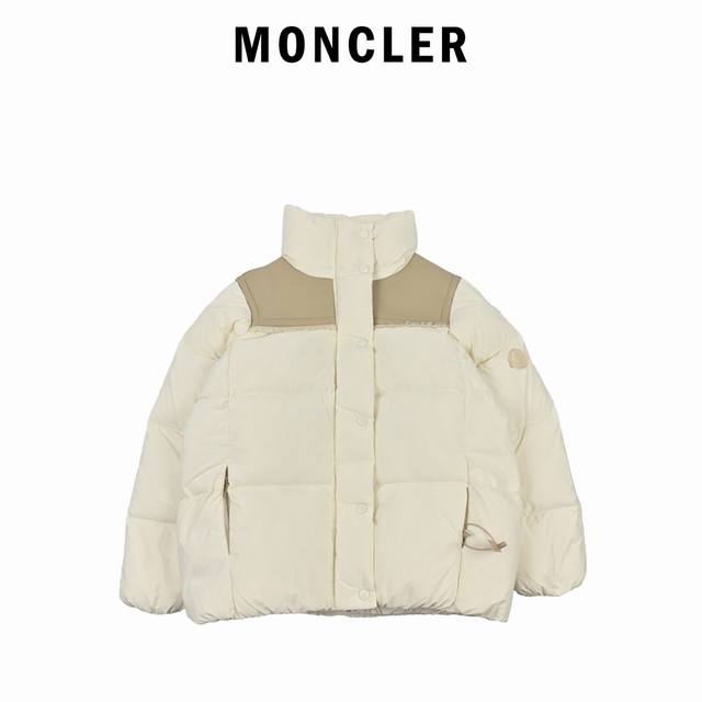 Moncler 蒙口fw22 Jotty羊皮拼接短款羽绒服外套 Jotty羽绒夹克是华贵功能性的典范之作，设有羊毛皮草过肩。宽松款型，高领设计，是搭配毛绒针织品