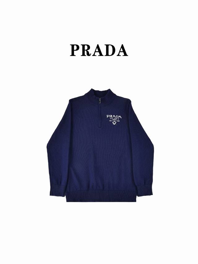 Prada 普拉达24Ss胸前提花半拉链字母针织毛衣 2024新款市面最高版本原版开发定智针织面料工艺处理，绝非市场羊毛成分通过水洗做出来的，手感效果厚实感十足