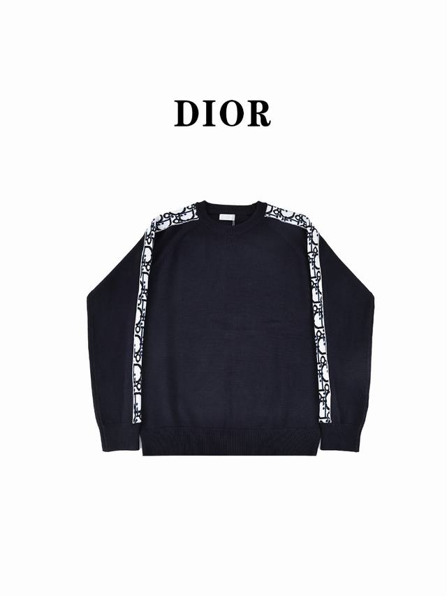 Dior 迪奥cdss经典款侧边字母logo织带套头毛衣 这款毛衣上身十分好看,也非常火爆。 插肩袖的设计一点不显肩宽，面料很是软糯,德国进口织机，毛纱定染，织