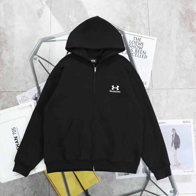 上新 纯原臻品 顶级复刻 Balenciaga 巴黎世家新款安德玛联名under刺绣拉链开衫连帽卫衣外套 - 颜色：黑色 - 购入原版开模打造，全套定制辅料，细