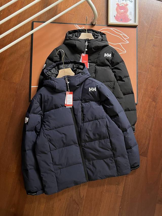 上新 ## 顶级品质！ 2024Helly Hansen 海丽汉森 Hh 新款专柜同步连帽黑马型三色保暖户外必备科技感十足羽绒服外套！ 官网同步在售 黑色 藏青