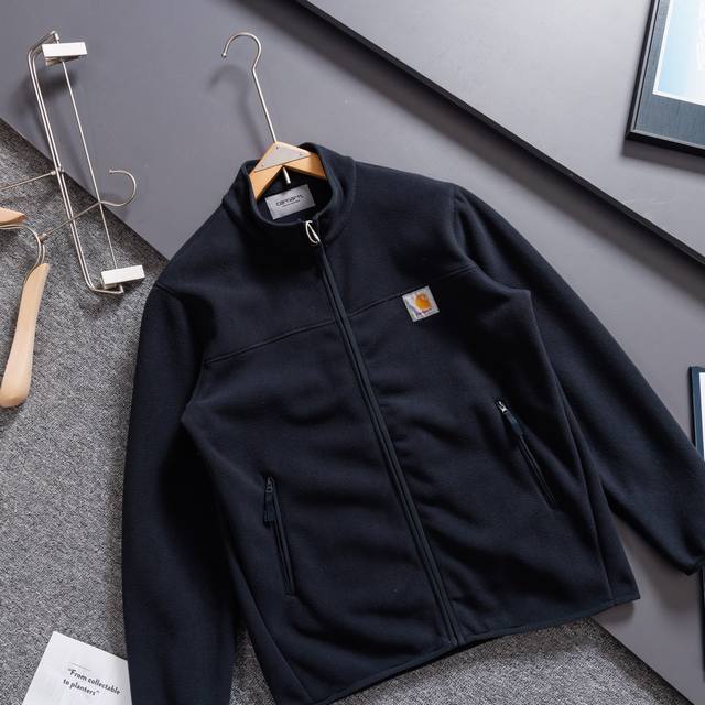 拿货 Carhartt Wip 卡哈特 保暖舒适颗粒绒外套 绒 化寒冷 透气抗风，采用高纤维柔软颗粒绒， 循环锁温的同时让身体保持舒爽，有效抵抗寒风入侵， 冬天