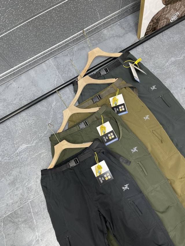 上新 上新 加绒加厚反光logo 始祖鸟 Arc'Teryx 2024新款户外机能风3M反光logo加绒加厚工装裤，男女同款，四色可选，多袋工装冲锋裤，鸟家经典