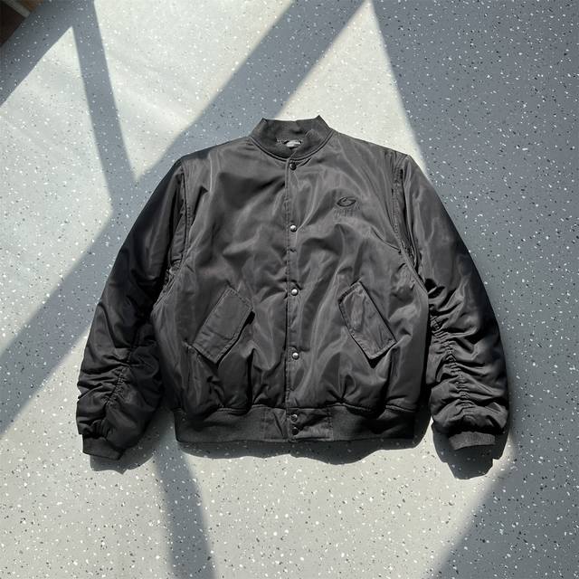 Balenciaga 巴黎世家 24Ss 半环logo黑刺绣棒球服夹克棉服外套 原版开发 官网同步 限量棉服外套原版 购入开发 全部细节一致 投入工作大 面料采