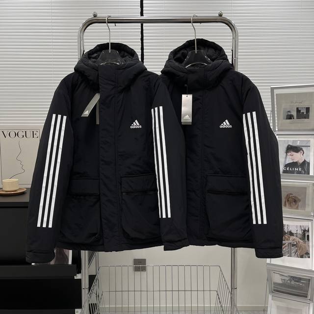 新款上新 Adidas 阿迪达斯三叶草工装棉服冬季情侣款保暖棉衣 超厚实的一款 保暖防风，时尚百搭 立体口袋设计 个性又实用 魔术贴袖口可自由调节松紧 采用进口