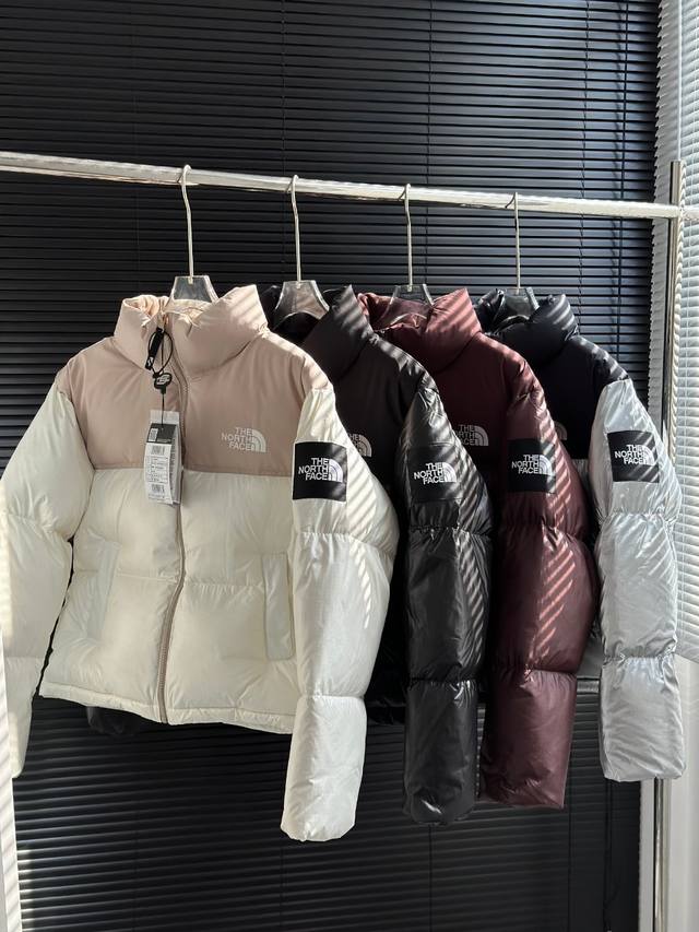 供货 The North Face 北面新短款82B羽绒服 短款羽绒服显高又显瘦 是各类身材都好驾驭的款式 即是小个子姐妹的不2之选 也是高个子美提升气质的b备