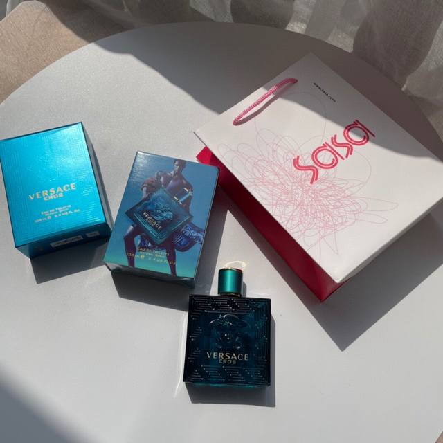 Versace Eros 范思哲 爱神香水100Ml，配手提袋。如果说香水是男生的第二张名片，爱神香水则是你表达自我的一部分，代表着个性和态度，范思哲eros香