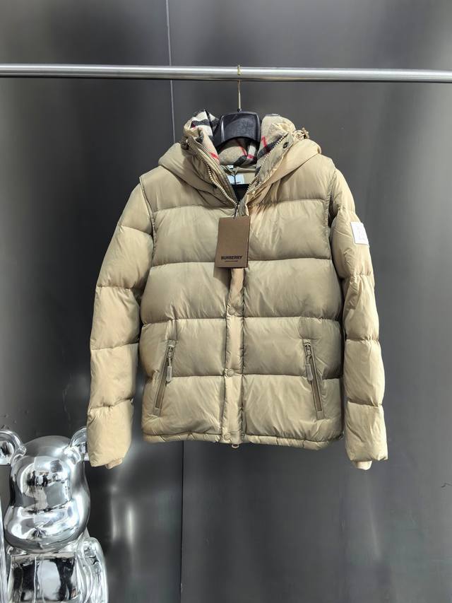 市场顶级版本 专柜一比一 区别市场其他版本 巴宝莉 Burberry London England 秋冬新款 可拆式衣袖连帽羽绒服 周冬雨同款 设计理念： Bu