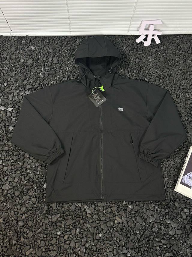 可隆 Kolon 24Ss秋冬新品运动防风连帽登山夹克外套男女款 - 贸易公司出口订单货，可隆冲锋衣防风防水保暖外套 采用lspn设计理念，面料具备轻量化、防泼