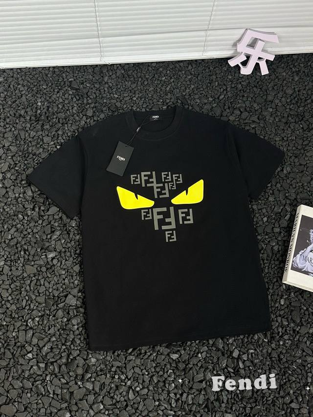 芬迪 Fendi 24Ss夏季小恶魔眼睛印花圆领短袖t恤情侣款 - 热度款tee！潮男潮女必备单品！可随意穿搭！对色对位直喷工艺！图案呈现出来立体感效果非常棒！