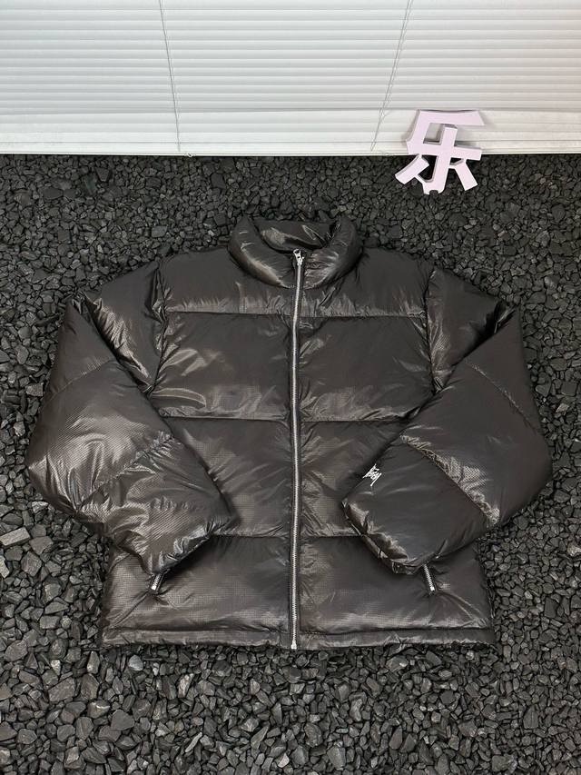 Stussy Down Puffer Parachute Ripstop 秋冬降落伞防撕裂立领羽绒服面包服男女同款 - 品牌介绍：Stussy 斯图西 是源于美