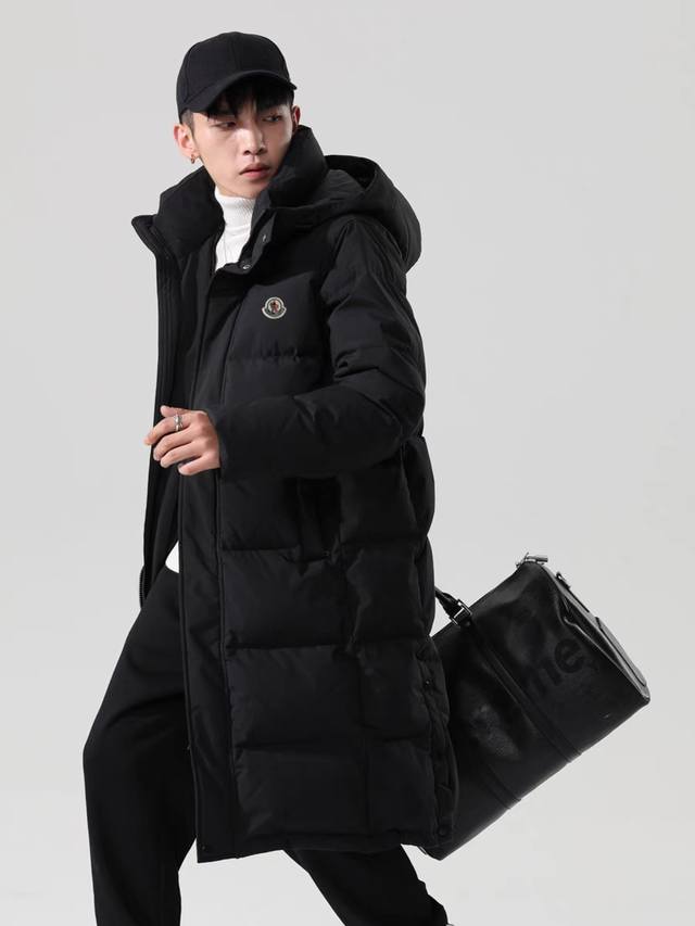 Moncler 蒙口2024大秀同款新款情侣款长款羽绒服 这个款非常适合潮流运动达人防水压胶防水拉链最主要的是性jia比超高上身也是非常高端版型超级好~ 整体走