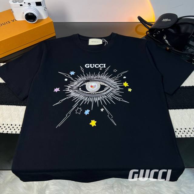 Gucci 古驰 23Ss夏季新款恶魔眼睛印花短袖t恤 - 热度款tee！潮男潮女必备单品！可随意穿搭！对色对位直喷工艺！图案呈现出来立体感效果非常棒！区别普通