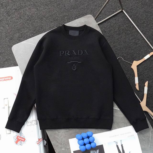 上新 顶级复刻 高端定制 - Prada 普拉达 新款重工刺绣字母标式圆领卫衣 - 款号：W288803 - 颜色：黑色 白色 - 购入原版开模打造，全套定制辅