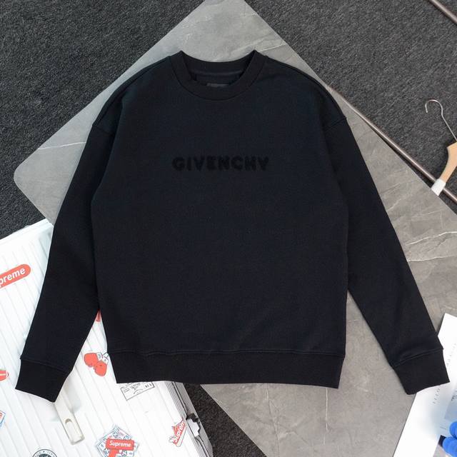 上新 顶级复刻 高端定制 - Givenchy 纪梵希 新款毛巾绣字母logo圆领卫衣 - 货号：W66805 - 颜色：黑色 白色 -购入原版开模打造，全套定