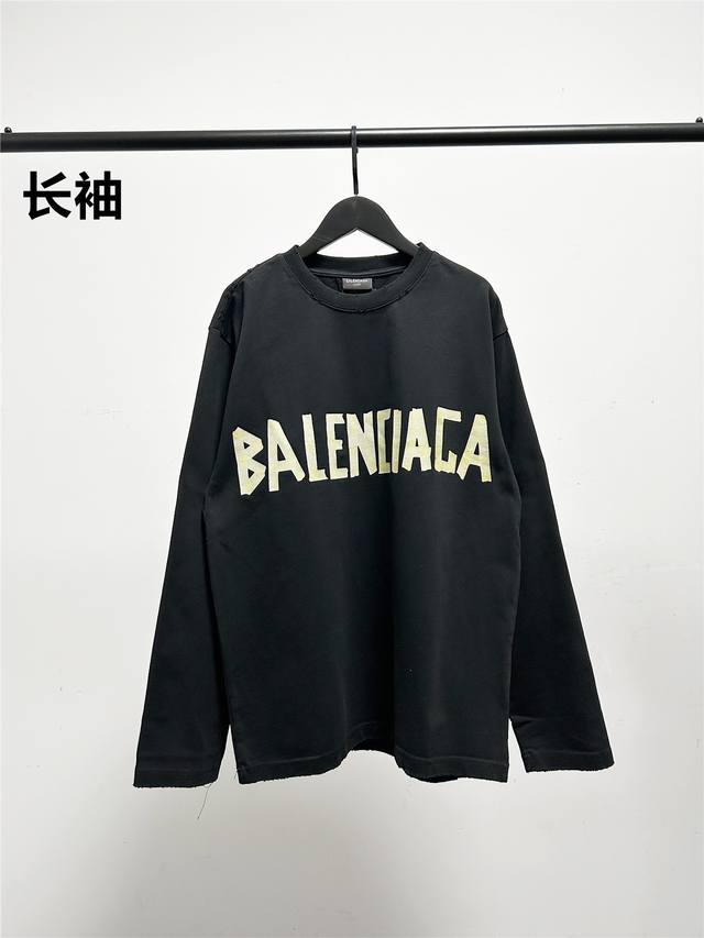 高版本，质量很好！纯棉长袖t恤！巴黎世家 Balenciaga男女同款胶带长袖t恤！领口，袖口，下摆原版微破洞工艺！ 巴黎世家弧形字母长袖t恤，上身效果非常精致