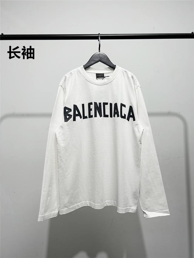 高版本，质量很好！纯棉长袖t恤！巴黎世家 Balenciaga男女同款胶带长袖t恤！领口，袖口，下摆原版微破洞工艺！ 巴黎世家弧形字母长袖t恤，上身效果非常精致