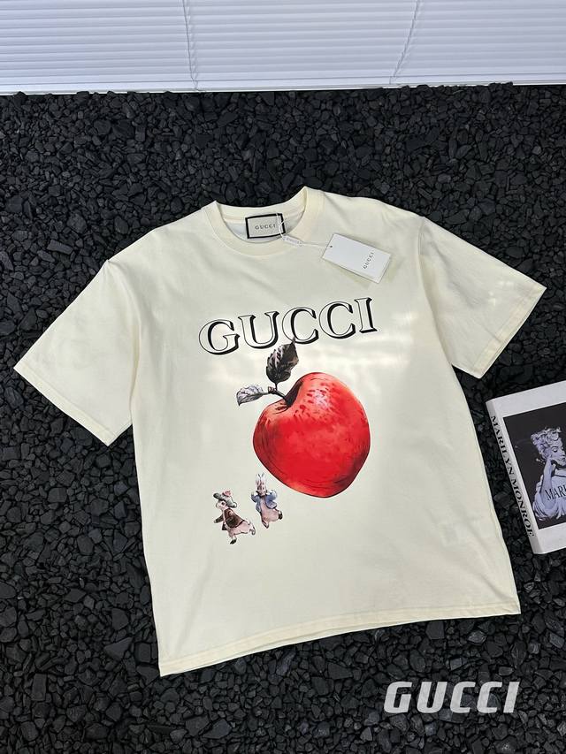 Gucci 古驰 24Ss夏季新款苹果字母logo印花短袖t恤 - 热度款tee！潮男潮女必备单品！可随意穿搭！对色对位直喷工艺！图案呈现出来立体感效果非常棒！