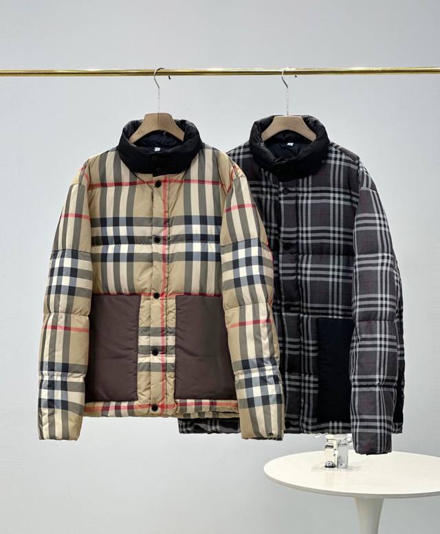 上新 高版本 Burberry 巴宝丽 拼接格纹连帽羽绒服 帽子可拆 送原版手提袋 今年醉经典醉火爆的可拆卸vintage格纹羽绒，男女同款意大利精纺连帽格纹羽