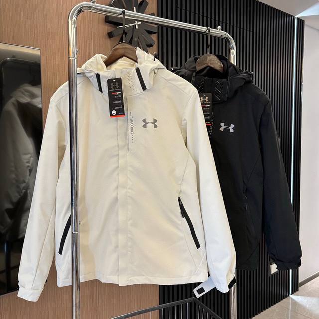 Under Armour Ua安德玛反光小logo专柜经典款三合一两件套男女情侣款冲锋衣夹克 可拆卸羽绒内胆三合一冲锋衣！！隐藏式拉链，防钻风袖口！！防水魔术贴