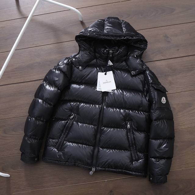 严选好货！Moncler 蒙口新玛雅男女连帽羽绒服！蒙家主打款之一，超多明星网红喜爱，时尚大气，百搭好看，上身效果一级棒！原厂高密防风防水面料，内里90白鹅绒填