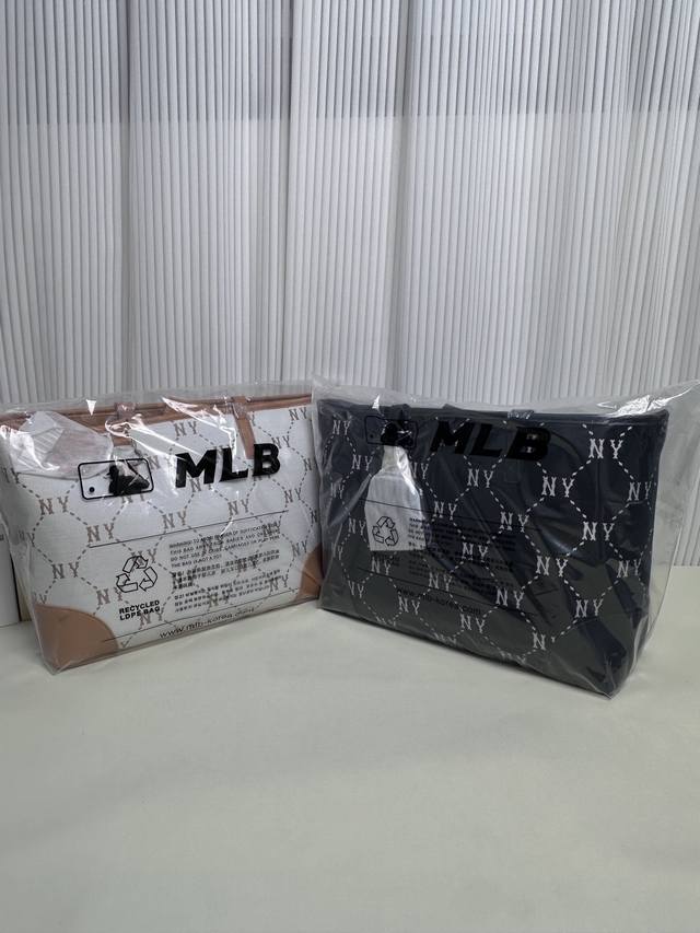 新款上新 Mlb专柜2024新款满版老花大号横版托特包 原单品质独家首发！男女同款 高级感爆棚可手提 可斜挎，适合早春打工人日常 通勤 逛街 约会 逛街背女孩子