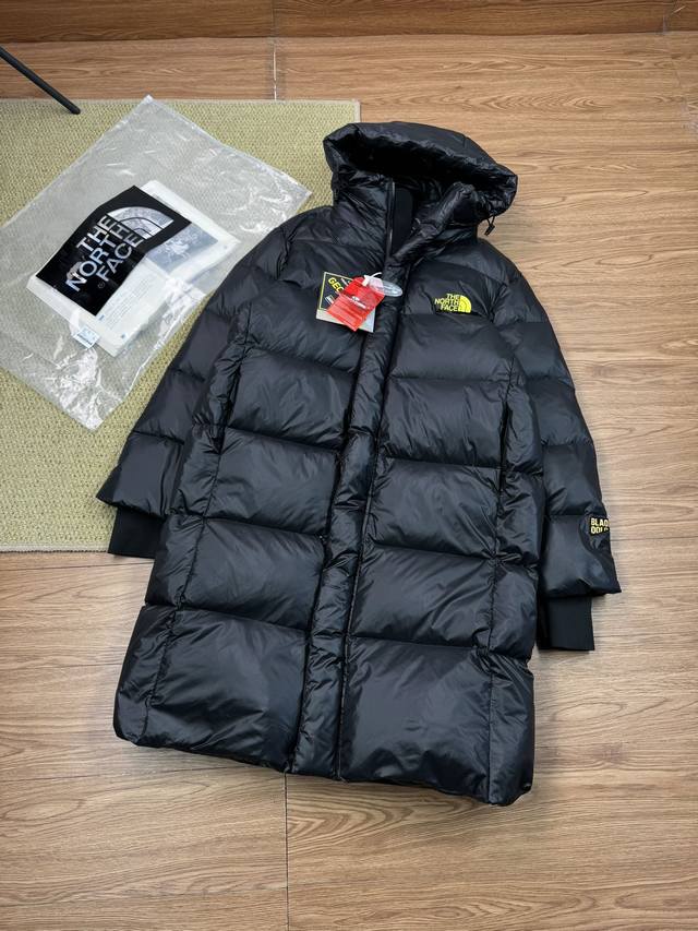 重磅推荐the North Face 北面最新款经黑金长款羽绒服连帽男女情侣款 明星同款大捡漏姐妹们快来薅大羊毛！买买买！超划算！ 连帽设计 90鸭绒+热反射！