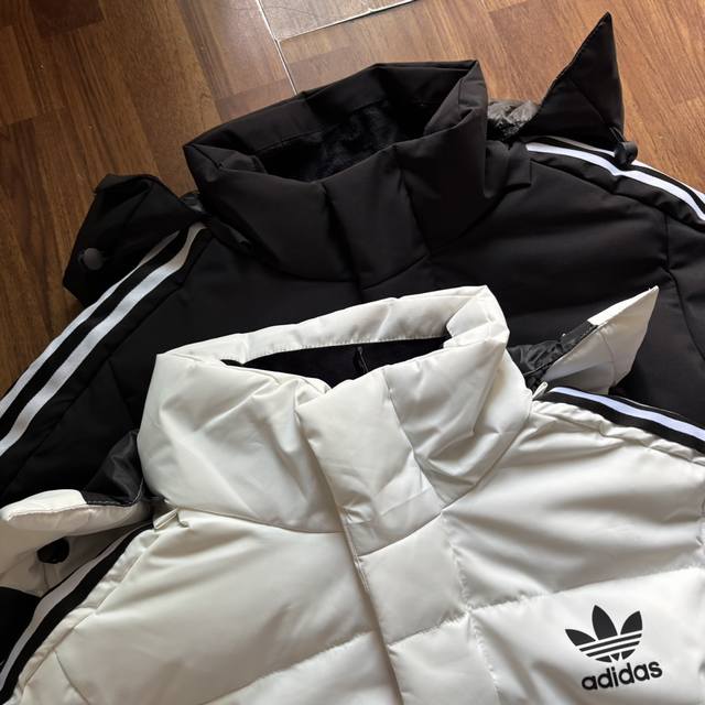 Adidas三叶草羽绒服长款过膝加厚外套男女运动大衣白色连帽情侣羽绒外套 市场最高版本，三合一面料，防风、不粘毛、不粘污渍，双层内胆，不跑绒 蓬松度非常好，是一