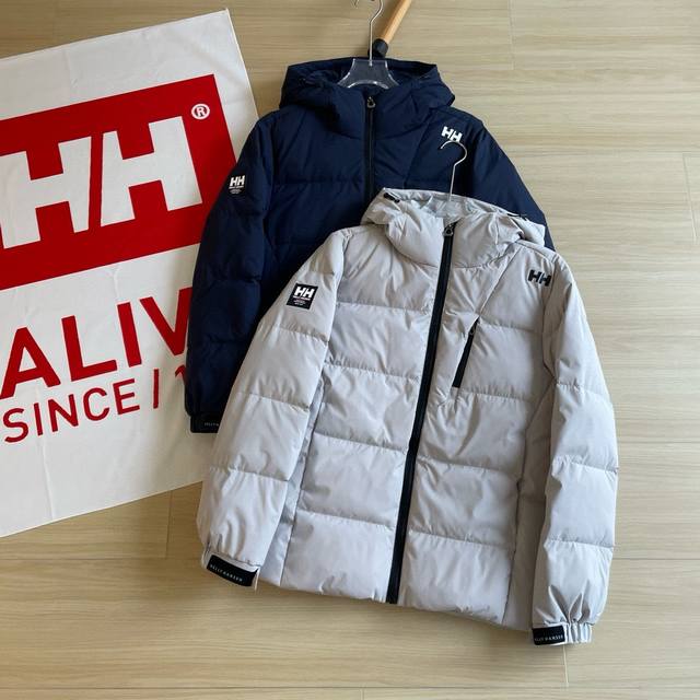 科技感羽绒服helly Hansen 海丽汉森 Hh 新款专柜同步连帽两色保暖型羽绒服外套！ 官网同步在售。藏青 和灰白色 户外休闲都可驾驭！客供超轻羽绒专用科