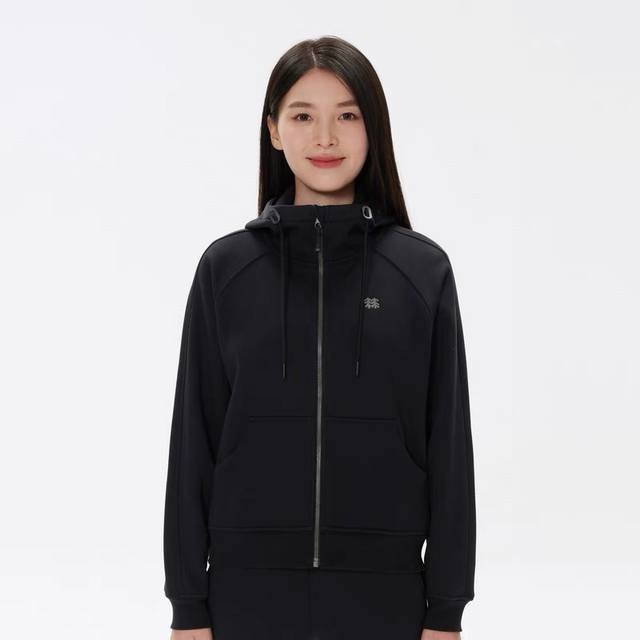 Kolon Sport可隆户外休闲衣露营抓绒卫衣外套，成功当选开年最爱拉链外套 梨子身材真的爱疯了立体剪裁拼接工艺，真就没遇见比他还显瘦的外套！听我的人手必须自