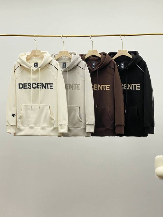 Descente：24Fw迪桑特 时尚秋冬植绒绣花连帽卫衣！ 迪桑特原厂高定经典空气层！棉质针织面料！触感细腻，柔软亲肤，连帽小立领设计！给予穿着者舒适遮盖，适