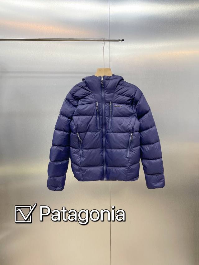 供 巴塔哥尼亚patagonia Fitz Roy 户外休闲800蓬保暖连帽羽绒服 采用岛国士线工艺缝线不易钻绒 整件衣服采用分段充绒 共计四段充绒效果 保证轻