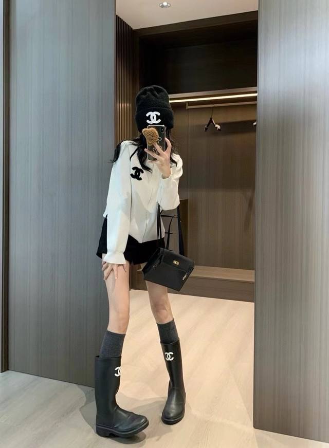 Chanel香奈儿小香毛巾刺绣双c立领长袖拉链针织开衫 款号：24670109578 颜色：白色 蓝色 黑色 尺码：均码 80-125斤