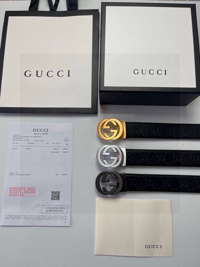 Gucci古驰双g腰带 送礼首选，这款腰带可以说是gg家最经典的款了，到哪都少不了它的影子。经典印花金属扣皮带，这种款式的更显档次，整体不管是亮面扣还是平面扣都