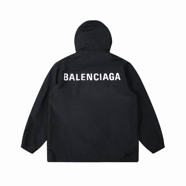 特价 卡其色码全 黑色只有xs S 看细节图说话 Balenciaga 巴黎世家经典后背印花大logo字母防水防水冲锋衣夹克外套 - 颜色：黑色 卡其 - 购入