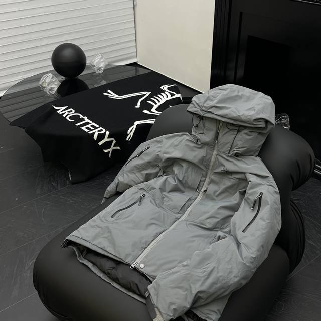 Arc'Teryx｜Leaf 军鸟 始祖鸟殿堂级单品 顶级leaf Cold Wx Svx 防风防水抗寒军鸟羽绒服 “Leaf”是始祖鸟军品线 俗称军鸟，主要针