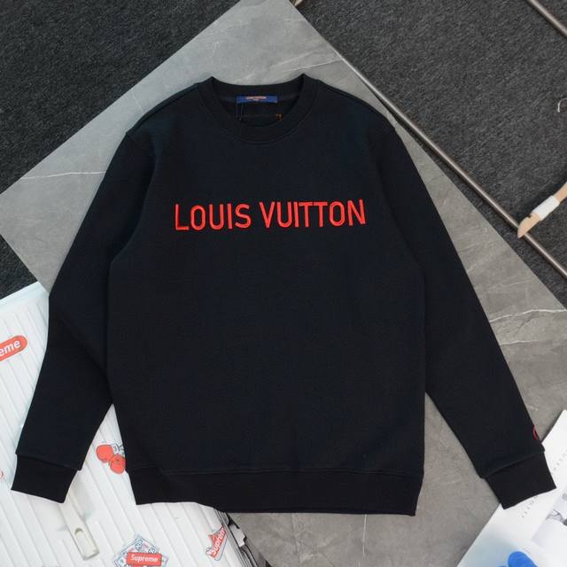 上新 顶级复刻 高端定制 - Louis Vuitton Lv路易威登 新款红色立体刺绣logo圆领卫衣 - 货号：66895 - 颜色：黑色 白色 - 购入原