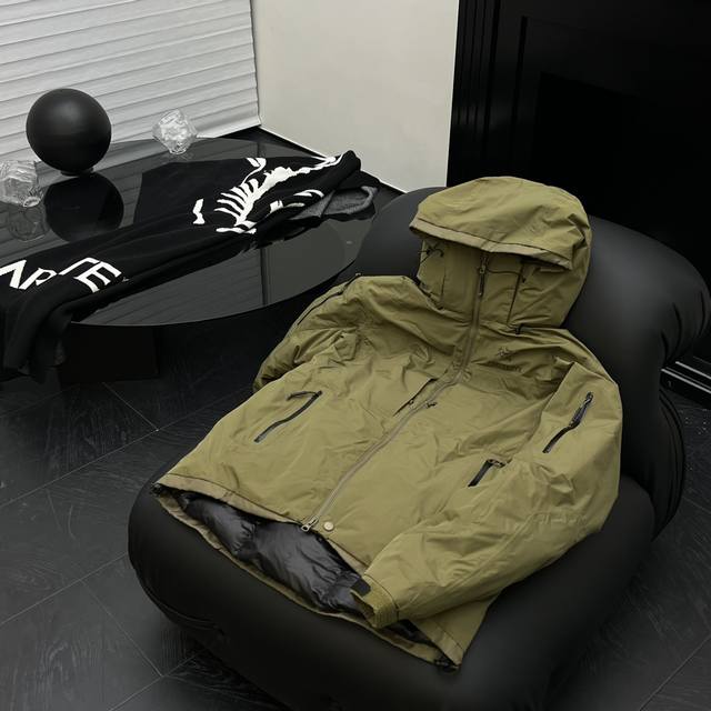 Arc'Teryx｜Leaf 军鸟 始祖鸟殿堂级单品 顶级leaf Cold Wx Svx 防风防水抗寒军鸟羽绒服 “Leaf”是始祖鸟军品线 俗称军鸟，主要针