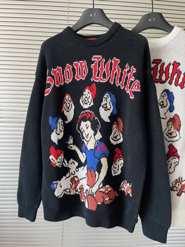 上新 Supreme 24Fw Snow White Sweater 迪士尼联名 白雪公主圆领毛衣 男女针织衫 秋冬的松弛感是毛衣给哒~ Supreme Sno