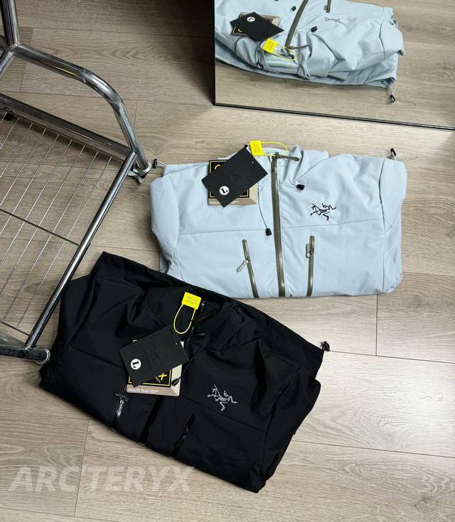 上新上新 -24Ss秋冬新款arc'Teryx 始祖鸟sv户外防水硬壳压胶三合一情侣冲锋衣- 颜色：黑色 以太蓝 尺码：L-4Xl 代工厂跟单出品 户外级摇粒绒